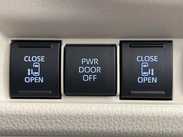【両側パワースライドドア】スマートキーや運転席のスイッチで後席両側スライドドアの開閉が可能♪電動だから力を入れてドアを開ける必要が無く、小さなお子様でも簡単に開け閉めでき快適です♪