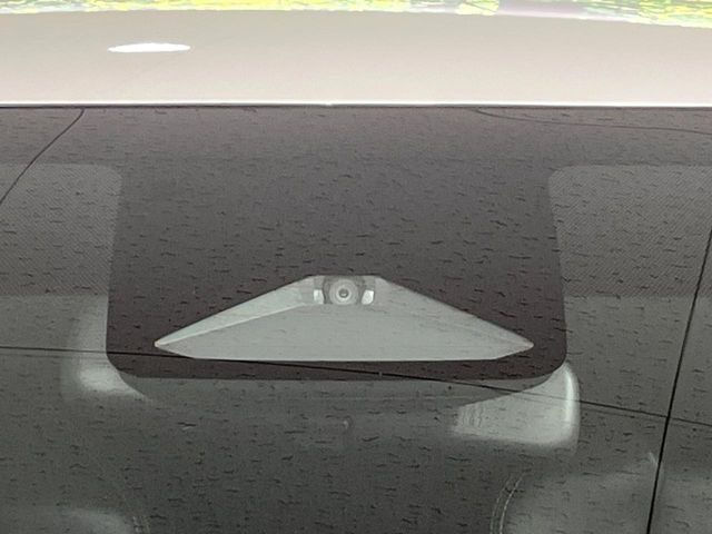【トヨタセーフティセンス】走行中に前方の車両等を認識し、衝突しそうな時は警報とブレーキで衝突回避と被害軽減をアシスト。より安全にドライブをお楽しみいただけます。