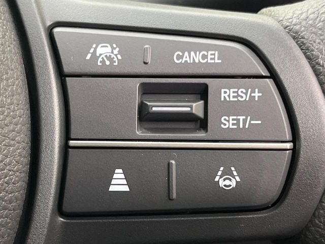 【アダプティブクルーズコントロール】高速道路での長距離走行が楽に!!自動で速度を保つクルーズコントロールが、衝突軽減システムと連携し、前方の車両を感知して車間を保つように速度調節してくれます!!