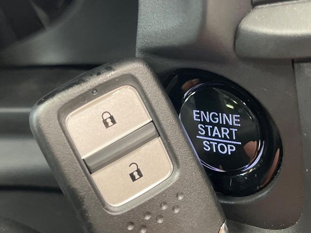 �yHonda�X�}�[�g�L�[�z�J�o����|�P�b�g�ɓ��ꂽ�܂܂ł��h�A�̎{���E�������\�ȃX�}�[�g�L�[�𑕔��B�G���W���̃I���E�I�t�����J�M�����o���K�v����������Ƃ��Ă��֗��ł���