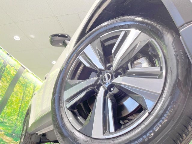 �y����19�C���`�A���~�z�C�[���z�O�ςɃ}�b�`���������A���~�z�C�[���𑕒����Ă���܂��B�e��ЊO�A���~�z�C�[����A�X�^�b�h���X�^�C�����戵�����Ă���܂��B���񂲑��k����������