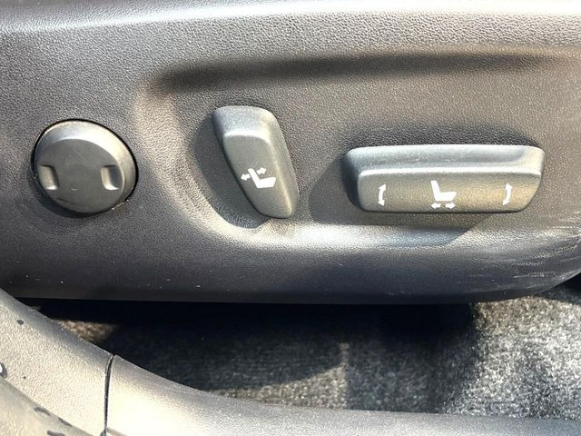 【運転席パワーシート】スイッチ一つで簡単にシートの微調整が可能!電動だから力もいりません!快適なシートポジションにセットして、快適なドライブをお楽しみください。