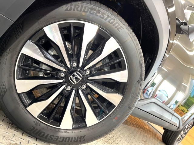 �y�����A���~�z�C�[���z�O�ςɃ}�b�`���������A���~�z�C�[���𑕒����Ă���܂��B�e��ЊO�A���~�z�C�[����A�X�^�b�h���X�^�C�����戵�����Ă���܂��B���񂲑��k����������
