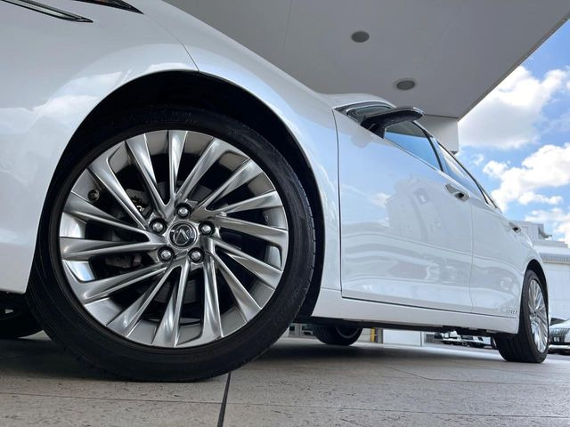 �y����18�C���`�A���~�z�C�[���z�O�ςɃ}�b�`���������A���~�z�C�[���𑕒����Ă���܂��B�e��ЊO�A���~�z�C�[����A�X�^�b�h���X�^�C�����戵�����Ă���܂��B���񂲑��k����������