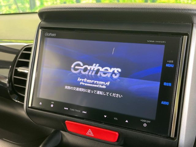 【純正ナビ】人気の純正ナビを装備しております。ナビの使いやすさはもちろん、オーディオ機能も充実!キャンプや旅行はもちろん、通勤や買い物など普段のドライブも楽しくなるはず♪