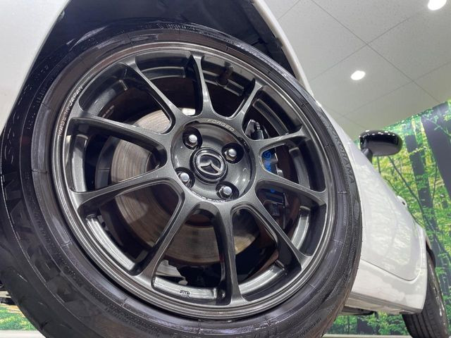 �y����16�C���`�A���~�z�C�[���z�O�ςɃ}�b�`���������A���~�z�C�[���𑕒����Ă���܂��B�e��ЊO�A���~�z�C�[����A�X�^�b�h���X�^�C�����戵�����Ă���܂��B���񂲑��k����������