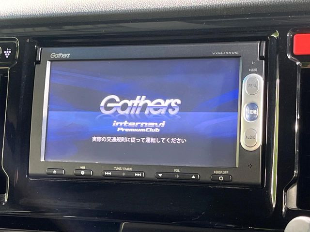【純正ナビ】人気の純正ナビを装備しております。ナビの使いやすさはもちろん、オーディオ機能も充実!キャンプや旅行はもちろん、通勤や買い物など普段のドライブも楽しくなるはず♪