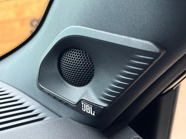 �yJBL�T�E���h�V�X�e���z���i�ʃT�E���h�V�X�e���𓋍ځB��p�̃`���[�j���O���{���ꂽ�召�l�X�ȃX�s�[�J�[����ǎ��ȃT�E���h���t�ł��܂��B