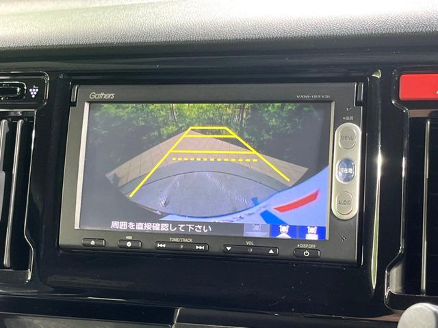 【バックカメラ】駐車時に後方がリアルタイム映像で確認できます。大型商業施設や立体駐車場での駐車時や、夜間のバック時に大活躍!運転スキルに関わらず、今や必須となった装備のひとつです!