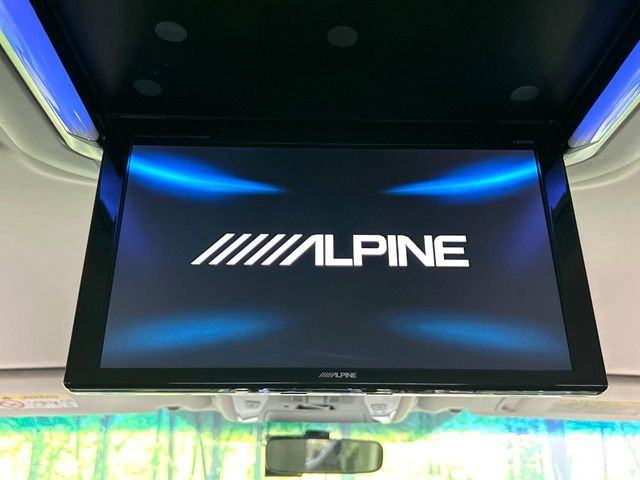 【フリップダウンモニター】大画面モニターで後席でもエンタメをお楽しみいただけます。小さなお子様にも大人気の装備です♪