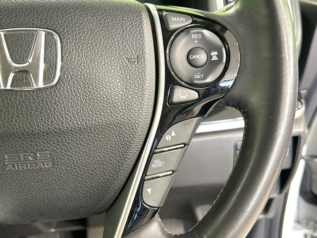 【アダプティブクルーズコントロール】高速道路での長距離走行が楽に!!自動で速度を保つクルーズコントロールが、衝突軽減システムと連携し、前方の車両を感知して車間を保つように速度調節してくれます!!