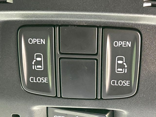 【両側パワースライドドア】スマートキーや運転席のスイッチで後席両側スライドドアの開閉が可能♪電動だから力を入れてドアを開ける必要が無く、小さなお子様でも簡単に開け閉めでき快適です♪