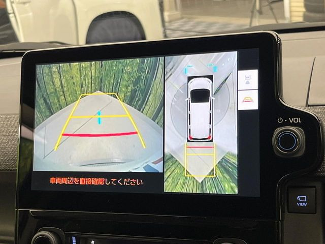 【パノラミックビューモニター】専用のカメラにより、上から見下ろしたような視点で360度クルマの周囲を確認することができます☆死角部分も確認しやすく、狭い場所での切り返しや駐車もスムーズに行えます。