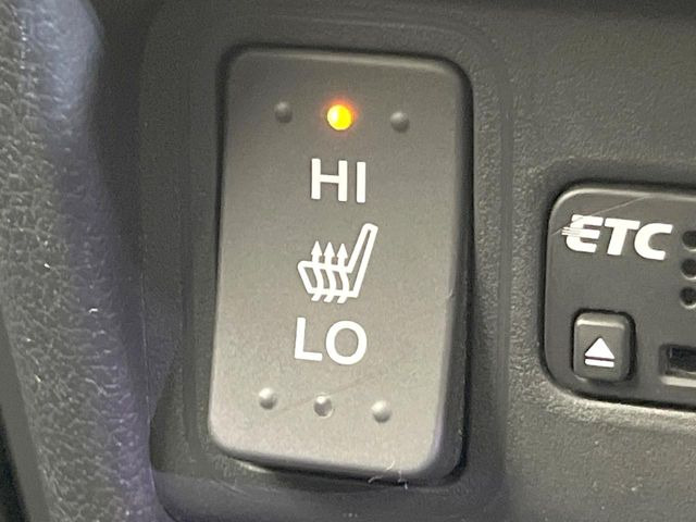 【シートヒーター】寒い日に重宝するシートヒーター!エアコンより早く温まってくれるので寒がりの人も安心ですね♪エアコンの温風は乾燥するから苦手、という方にもをおすすめです。