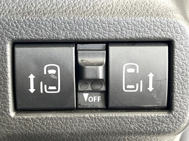【両側パワースライドドア】スマートキーや運転席のスイッチで後席両側スライドドアの開閉が可能♪電動だから力を入れてドアを開ける必要が無く、小さなお子様でも簡単に開け閉めでき快適です♪