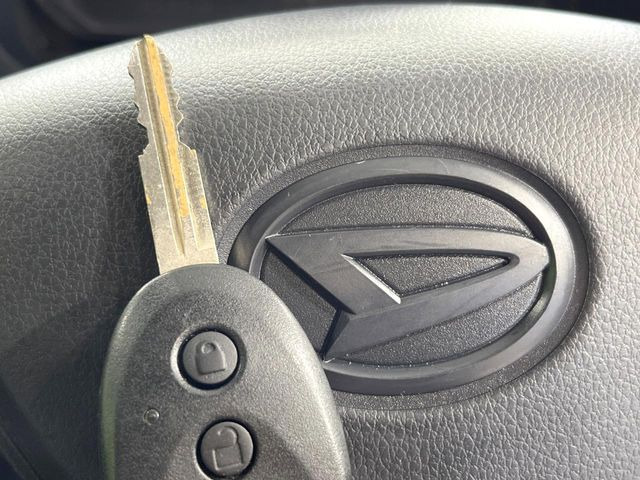 【キーレス】少し離れた場所からでもボタン一つでドアの開錠・施錠ができるのでとっても便利!ドアの鍵穴周りに傷をつけることもありません♪