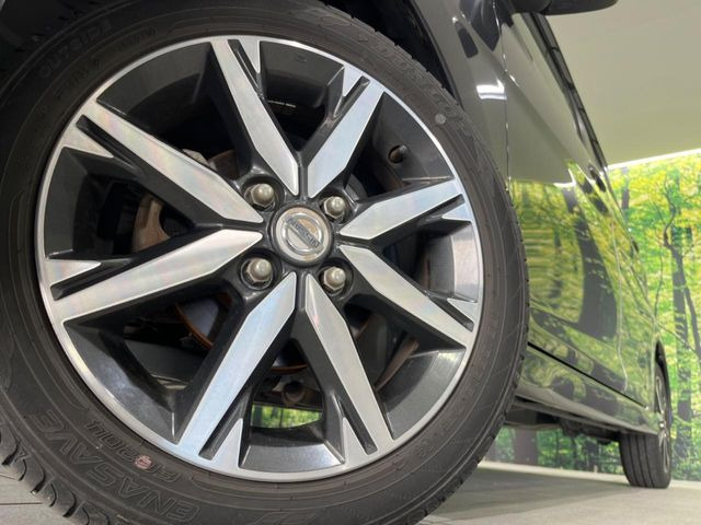 �y����15�C���`�A���~�z�C�[���z�O�ςɃ}�b�`���������A���~�z�C�[���𑕒����Ă���܂��B�e��ЊO�A���~�z�C�[����A�X�^�b�h���X�^�C�����戵�����Ă���܂��B���񂲑��k����������