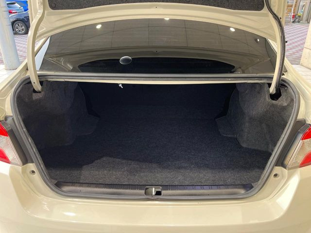 積み下ろしのしやすいデッキにはたっぷりと荷物を積み込んでいただけます。遊びから仕事まで、様々なシーンで頼れます♪