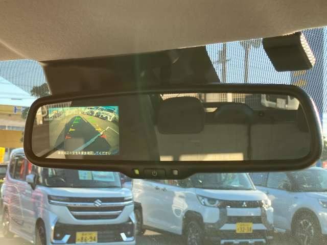 バックカメラ付きです。これで駐車の苦手な方も安心です。