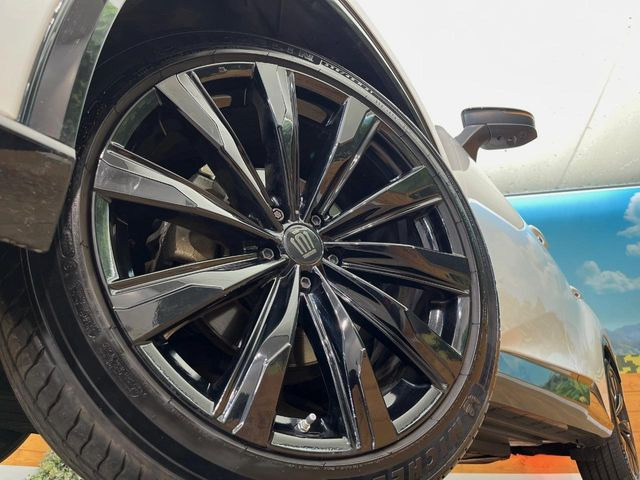 �y����21�C���`�A���~�z�C�[���z�O�ςɃ}�b�`���������A���~�z�C�[���𑕒����Ă���܂��B�e��ЊO�A���~�z�C�[����A�X�^�b�h���X�^�C�����戵�����Ă���܂��B���񂲑��k����������