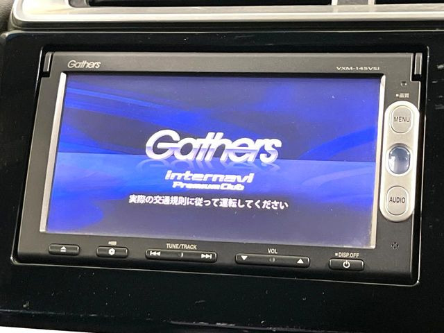 【純正ナビ】人気の純正ナビを装備しております。ナビの使いやすさはもちろん、オーディオ機能も充実!キャンプや旅行はもちろん、通勤や買い物など普段のドライブも楽しくなるはず♪