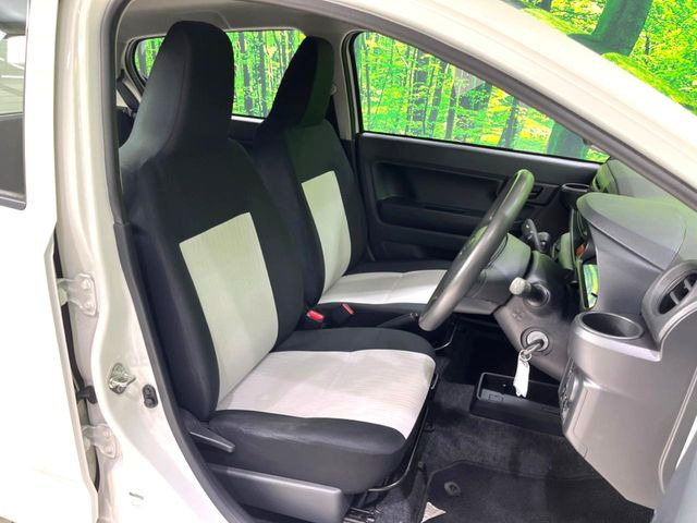 運転席シート廻りは使用感も少なく、良好な状態となっています。丁寧に使われていたことがよくわかりますね。