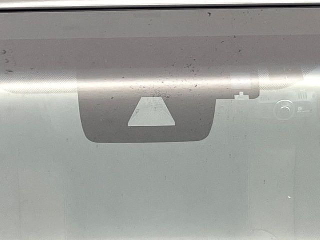 【トヨタセーフティセンス】走行中に前方の車両等を認識し、衝突しそうな時は警報とブレーキで衝突回避と被害軽減をアシスト。より安全にドライブをお楽しみいただけます。