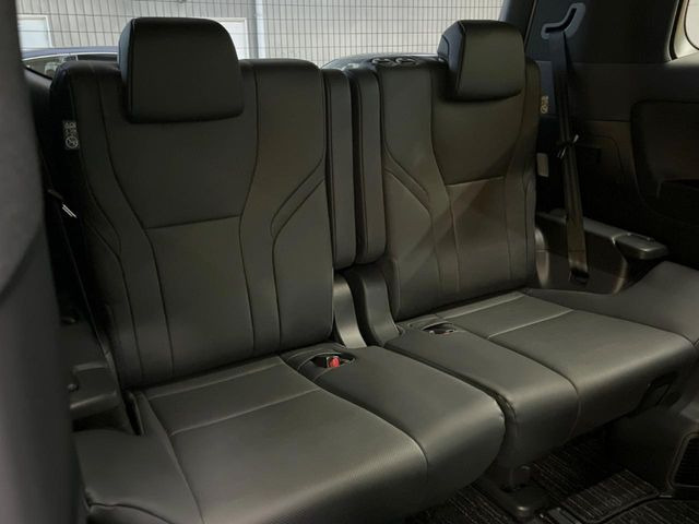 3列目シートはもちろん状態良好☆大人でもゆったりと座って頂けますので、大人数でのお出かけもラクラクです♪ご家族で、気の知れた仲間で、ドライブに行くのが楽しみですね♪