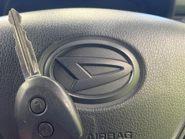 【キーレス】少し離れた場所からでもボタン一つでドアの開錠・施錠ができるのでとっても便利!ドアの鍵穴周りに傷をつけることもありません♪