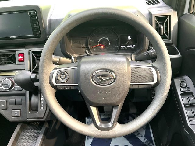 �y�X�e�A�����O�X�C�b�`�z�^�]���A�O������ڐ������炷���ƂȂ��A�I�[�f�B�I���̑��삪�\�ȕ֗��@�\!���S&���K�ȃh���C�u�����o���Ă���܂���
