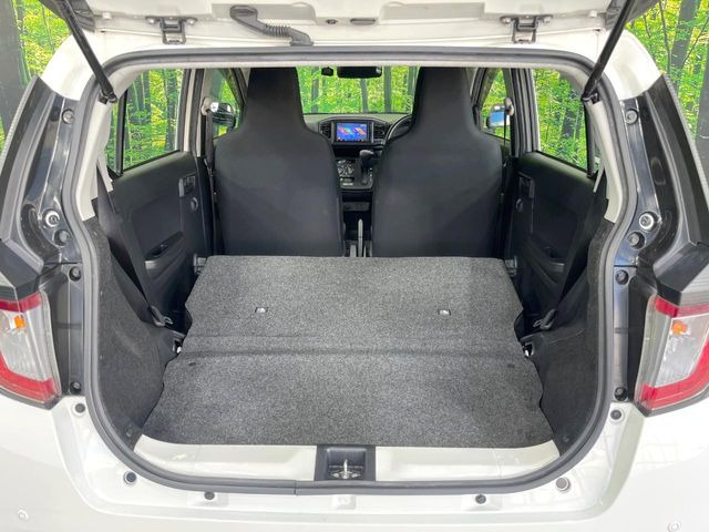 普段のお買い物や通勤、送迎等に十分な荷室スペースを確保しております。セカンドシートを倒すと、大きな荷物の積載も可能です♪