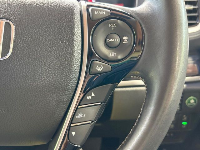【アダプティブクルーズコントロール】高速道路での長距離走行が楽に!!自動で速度を保つクルーズコントロールが、衝突軽減システムと連携し、前方の車両を感知して車間を保つように速度調節してくれます!!