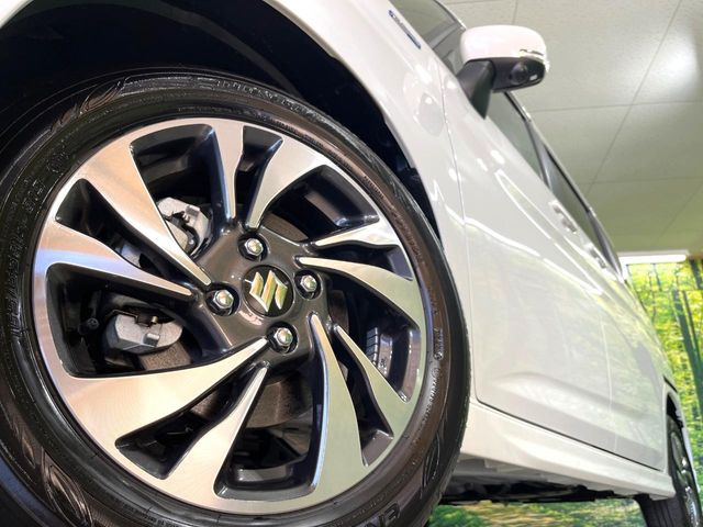 �y����15�C���`�A���~�z�C�[���z�O�ςɃ}�b�`���������A���~�z�C�[���𑕒����Ă���܂��B�e��ЊO�A���~�z�C�[����A�X�^�b�h���X�^�C�����戵�����Ă���܂��B���񂲑��k����������