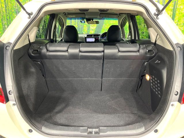 ドライバーによって運転しやすいポジションは異なり、あの車はどうなのか不安なこともありますよね。気になるお車は店頭で乗り込んでご確認いただけます♪