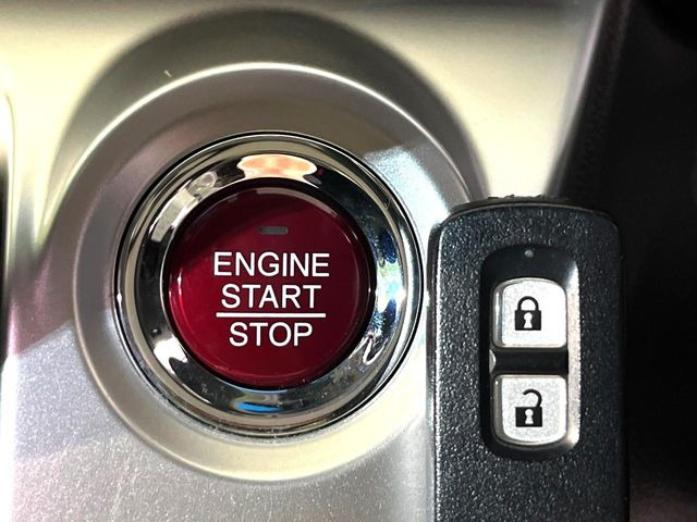 �yHonda�X�}�[�g�L�[�z�J�o����|�P�b�g�ɓ��ꂽ�܂܂ł��h�A�̎{���E�������\�ȃX�}�[�g�L�[�𑕔��B�G���W���̃I���E�I�t�����J�M�����o���K�v����������Ƃ��Ă��֗��ł���