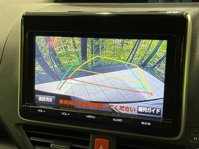 【バックカメラ】駐車時に後方がリアルタイム映像で確認できます。大型商業施設や立体駐車場での駐車時や、夜間のバック時に大活躍!運転スキルに関わらず、今や必須となった装備のひとつです!
