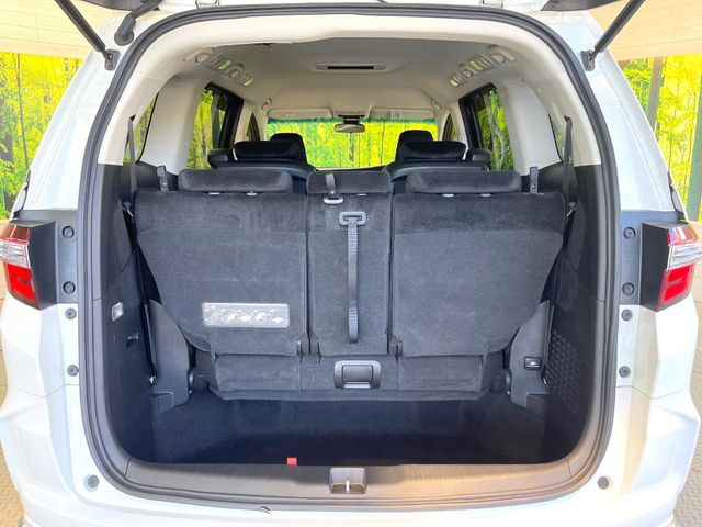 普段のお買い物や通勤、送迎等に十分な荷室スペースを確保しております。セカンドシートを倒すと、大きな荷物の積載も可能です♪