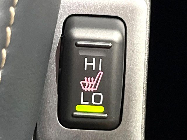 【シートヒーター】寒い日に重宝するシートヒーター!エアコンより早く温まってくれるので寒がりの人も安心ですね♪エアコンの温風は乾燥するから苦手、という方にもをおすすめです。
