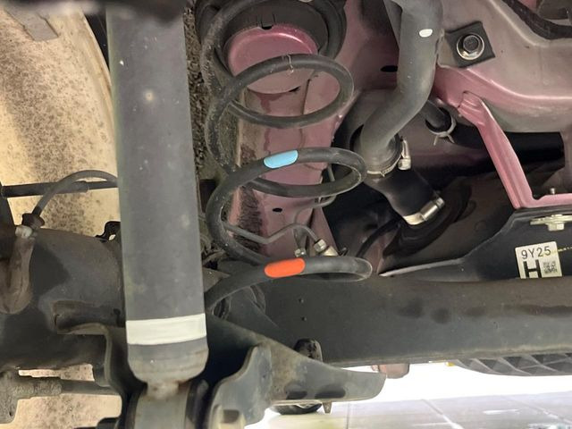 お車を安心してお乗りいただく為には、足回りの定期点検が欠かせません。サービスサポート(有償保証)では無料点検もご提供しており、安心のカーライフをお過ごしいただけるサポート体制が整っています。