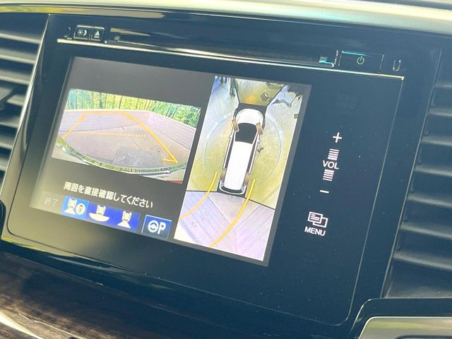 【マルチビューカメラシステム】専用のカメラにより、上から見下ろしたような視点で360度クルマの周囲を確認することができます☆縦列駐車や幅寄せ時に活躍してくれます♪