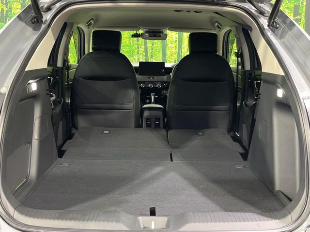普段のお買い物や通勤、送迎等に十分な荷室スペースを確保しております。セカンドシートを倒すと、大きな荷物の積載も可能です♪