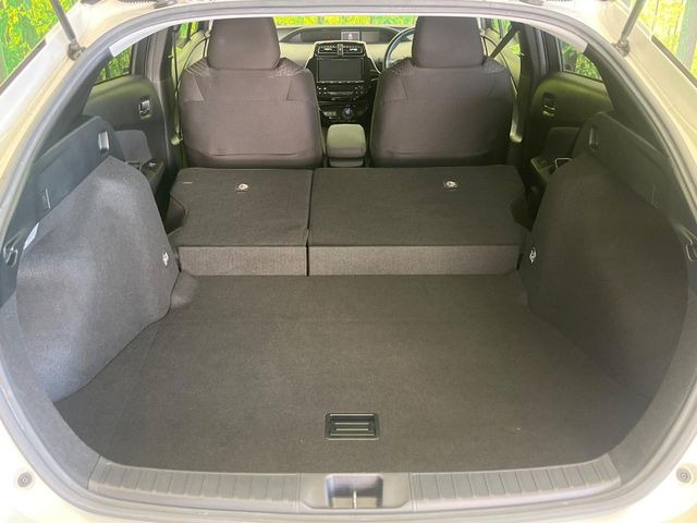 後席を格納すると、これだけの広さが!シーンに合わせたシートアレンジで、大きな荷物も積むことが出来ます♪