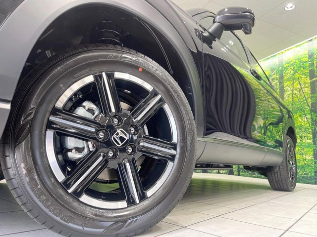 �y����16�C���`�A���~�z�C�[���z�O�ςɃ}�b�`���������A���~�z�C�[���𑕒����Ă���܂��B�e��ЊO�A���~�z�C�[����A�X�^�b�h���X�^�C�����戵�����Ă���܂��B���񂲑��k����������
