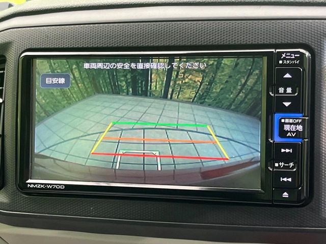 【バックカメラ】駐車時に後方がリアルタイム映像で確認できます。大型商業施設や立体駐車場での駐車時や、夜間のバック時に大活躍!運転スキルに関わらず、今や必須となった装備のひとつです!
