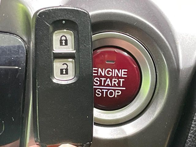 �yHonda�X�}�[�g�L�[�z�J�o����|�P�b�g�ɓ��ꂽ�܂܂ł��h�A�̎{���E�������\�ȃX�}�[�g�L�[�𑕔��B�G���W���̃I���E�I�t�����J�M�����o���K�v����������Ƃ��Ă��֗��ł���
