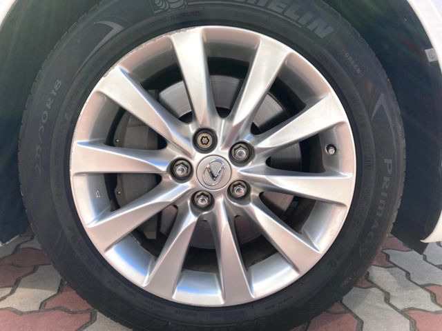 �y����18�C���`�A���~�z�C�[���z�O�ςɃ}�b�`���������A���~�z�C�[���𑕒����Ă���܂��B�e��ЊO�A���~�z�C�[����A�X�^�b�h���X�^�C�����戵�����Ă���܂��B���񂲑��k����������