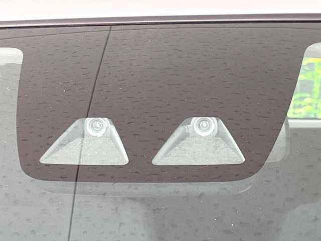 【スマートアシスト】走行中に前方の車両等を認識し、衝突しそうな時は警報とブレーキで衝突回避と被害軽減をアシスト。より安全にドライブをお楽しみいただけます。