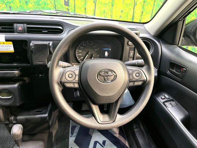 �C���e���A�ɍ��킹���f�U�C���̃X�e�A�����O�́A�^�]�������̂��Ƃ��l���A�^�]���₷���`��A�傫���ł��B�����x�A���ۂɐG���Ă��m���߂��������B