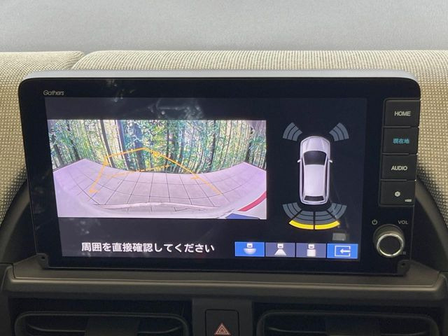 【マルチビューカメラシステム】専用のカメラにより、上から見下ろしたような視点で360度クルマの周囲を確認することができます☆死角部分も確認しやすく、狭い場所での切り返しや駐車もスムーズに行えます。