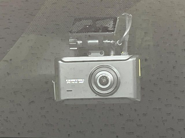 【ドライブレコーダー】ドライブレコーダー装備!走行中はもちろん、あおり運転や事故に遭遇した際、映像で記録し、万一のリスクに備えます。※記録用SDカードはお客様ご自身でご準備いただく必要があります。